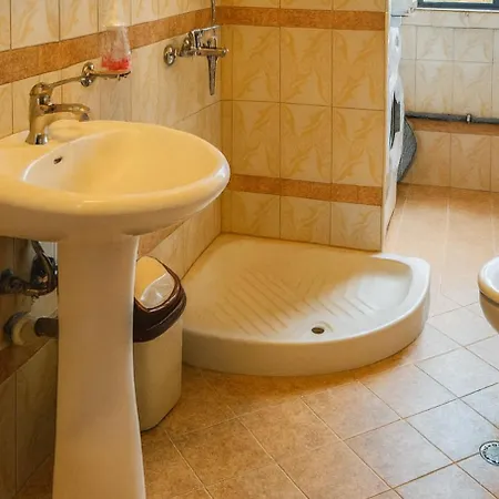 Center 5 - Ruby Nest Тирана