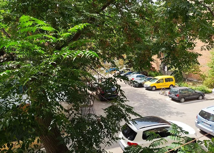 Center 5 - Ruby Nest